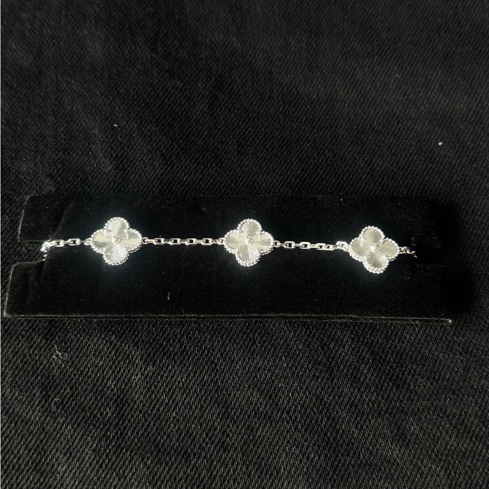 Elegant Silver Clover Bracelet